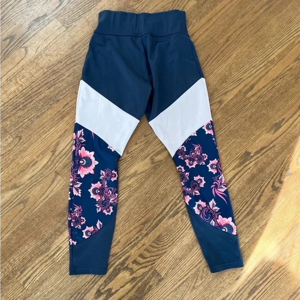 Nike Sportswear Essential Floral Printed Leggings Women’s size Medium - Picture 6 of 10